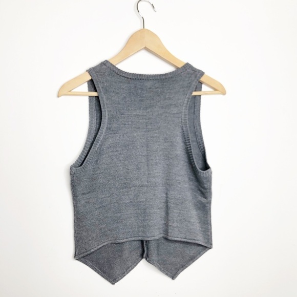 𝅺TWENTY One Gray knit button down vest. - Picture 4 of 8